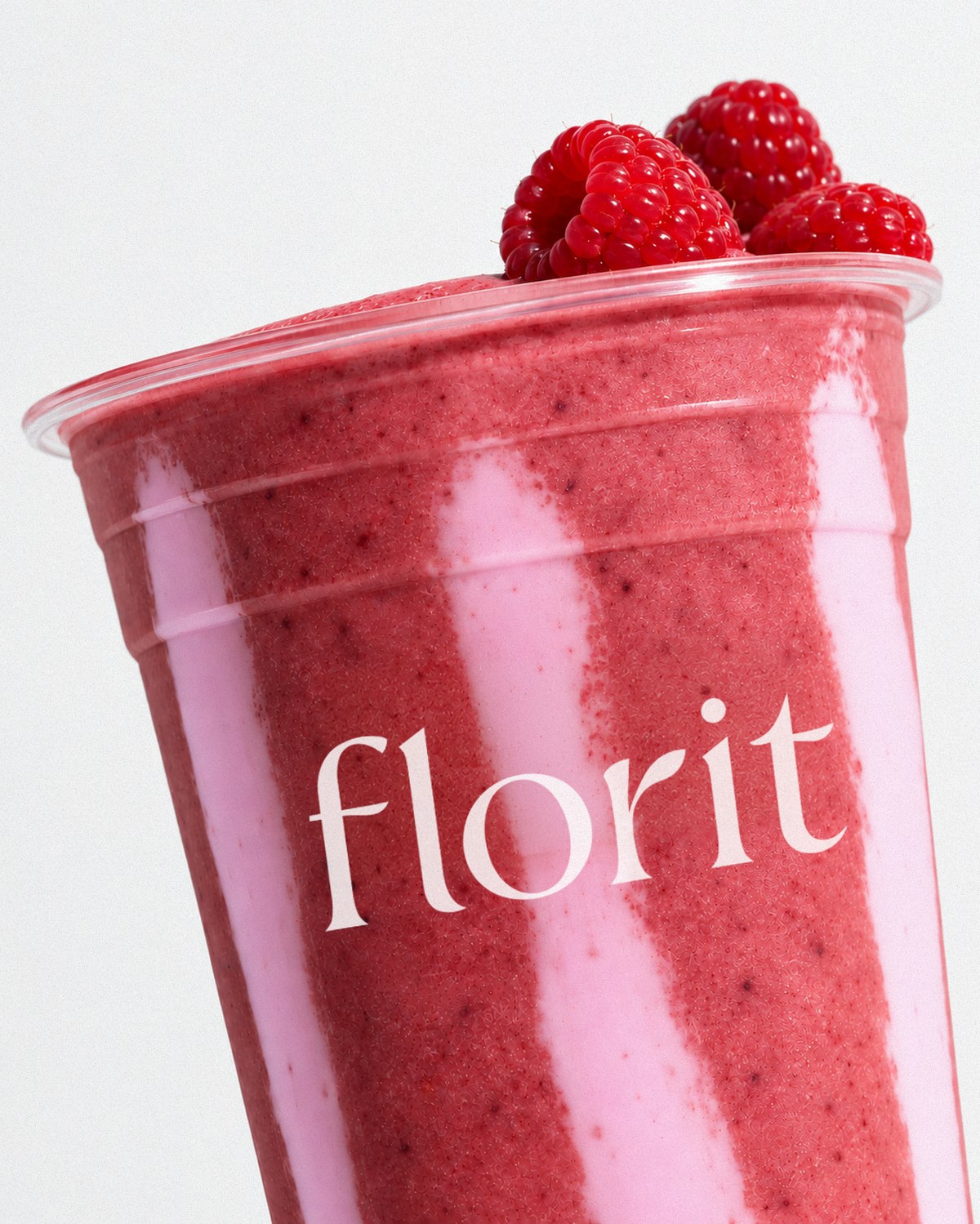 Un smoothie de zmeură în paharul Florit.